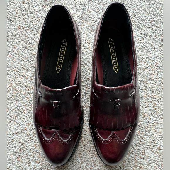 Florsheim Other - GUC Florsheim Men’s Dress Shoe Size 9 - Cut Tassles Otherwise Excellent Conditon